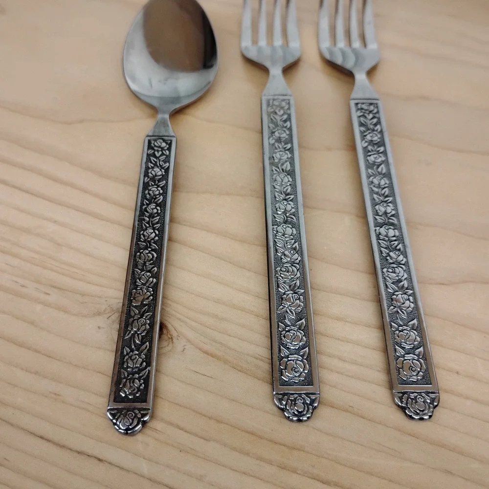 NST18 (STAINLESS) by National Stainless 2 Forks & Spoon Roses, Black‎ Accent